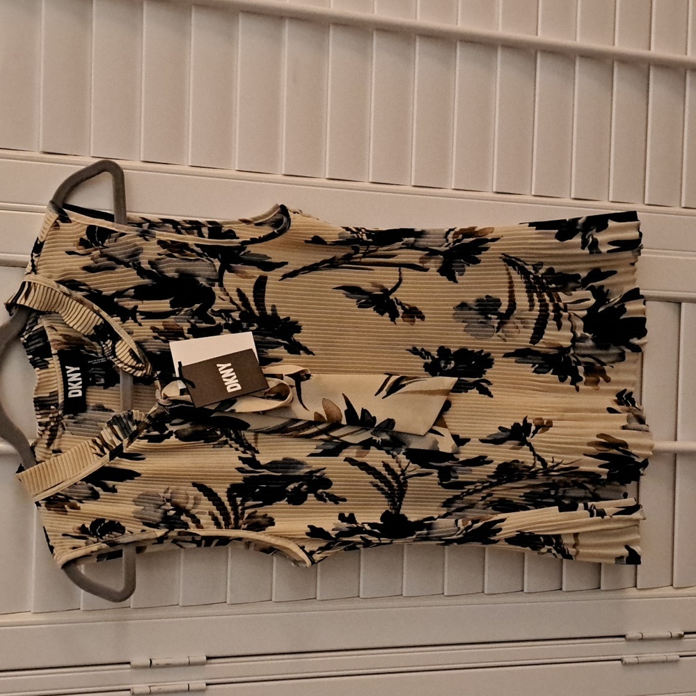 NWT DKNY top